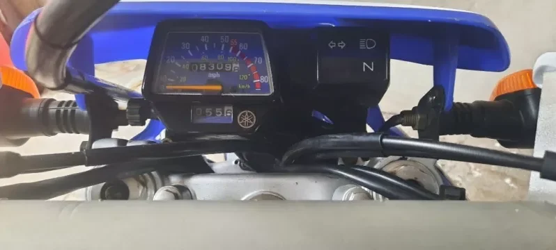 
								2004 Yamaha TT-R 250 (TT250R) full									